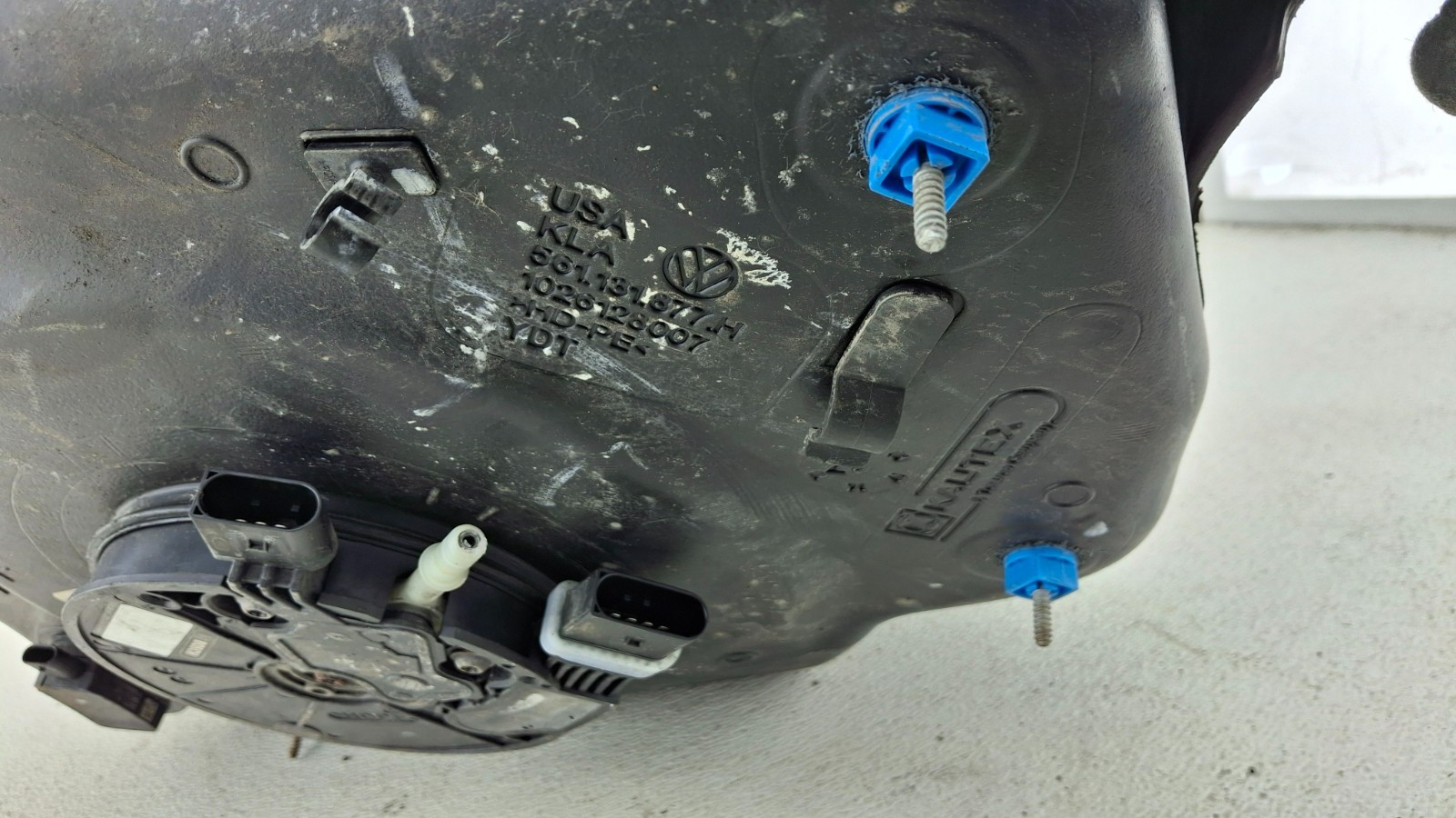 2012 - 2015 VW PASSAT TDI DIESEL FLUID DEF TANK PUMP OEM COMPLETE OEM