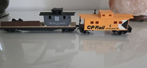 Railroad Train HO CP Rail  Caboose 435678 & Mantua HO 932 Maintenance Lot of 2 | Condition: Used