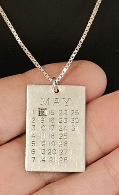 Vintage Sterlingsilber und Diamant 8. Mai Kalender Anhänger Halskette
