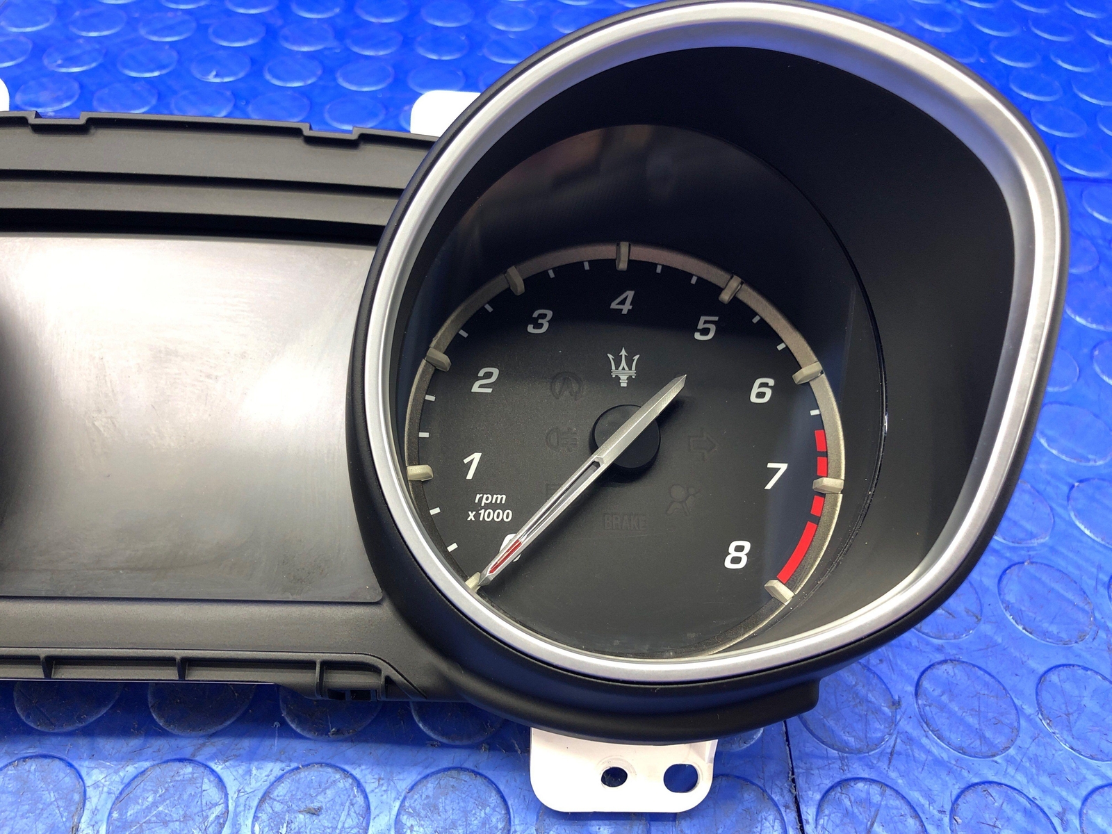 2017-2022 MASERATI LEVANTE OEM SPEEDOMETER INSTRUMENT CLUSTER 670102035
