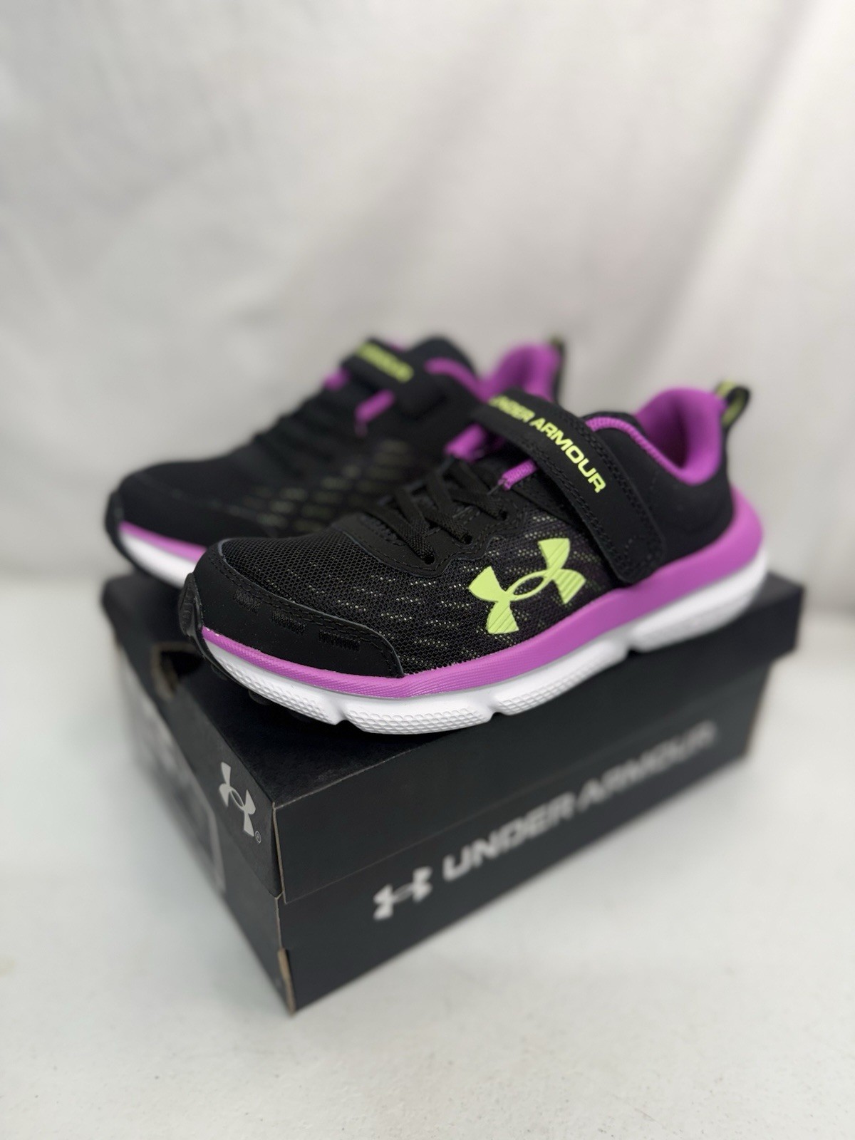 Under Armour GPS Assert 10 AC Running Shoes Girls Size 13.5K Black Violet