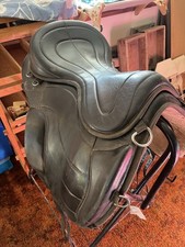 Freeform Classic Treeless Saddle, Black Size 16  