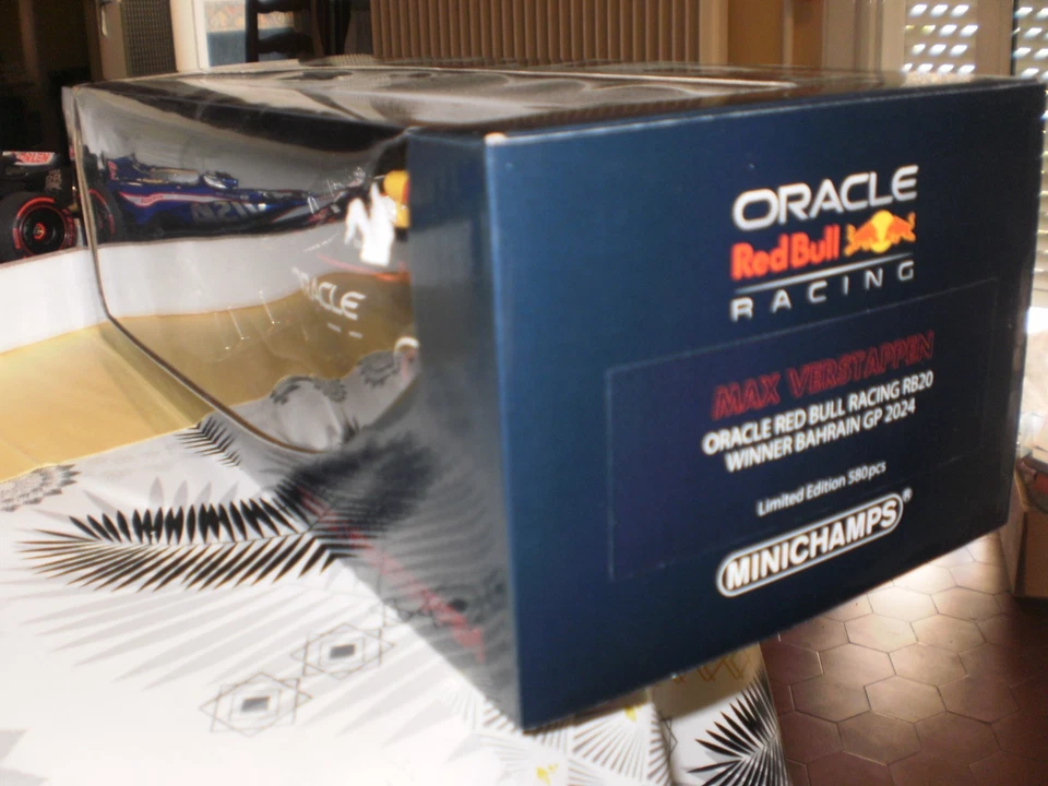 MINICHAMPS 1/18 ème ORACLE Red Bull Racing RB20 winner Bahrain 2024 Verstappen - Photo 4/4