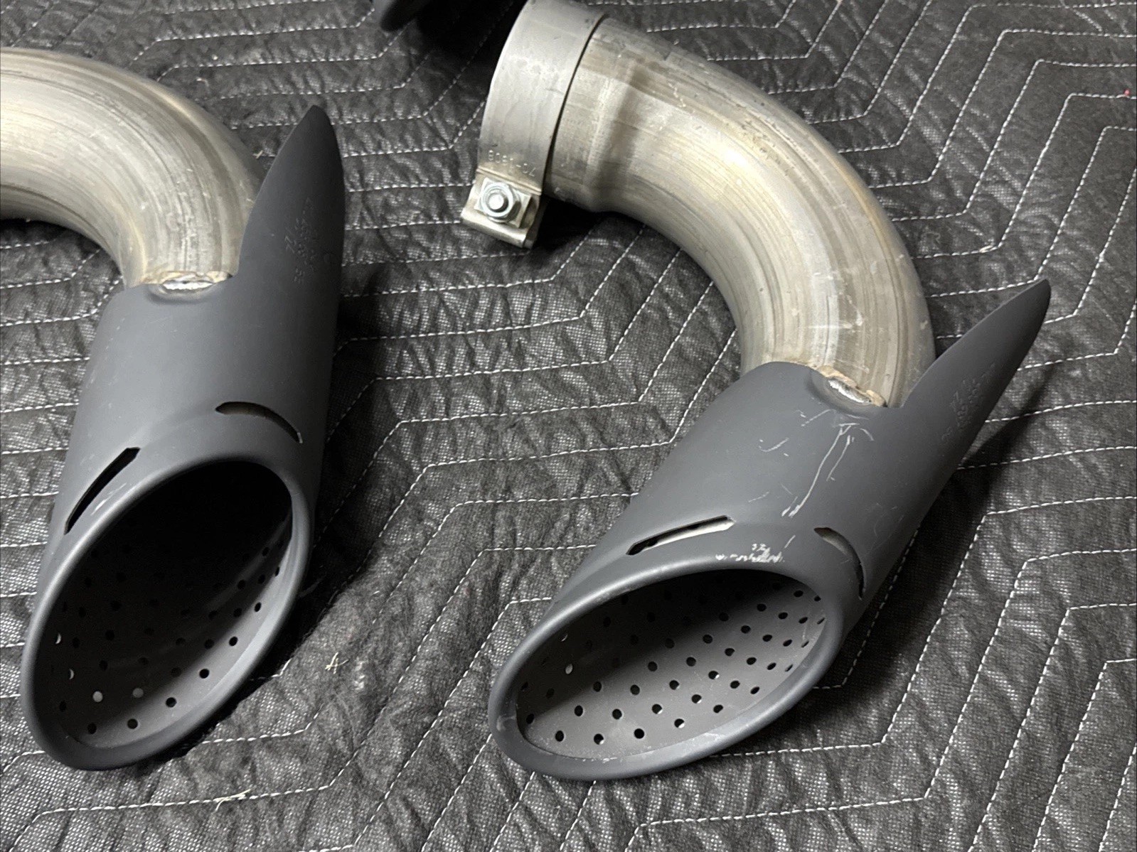 25 Lamborghini Urus Hybrid muffler Exhaust system With Tips Phev OEM 4ML253609A