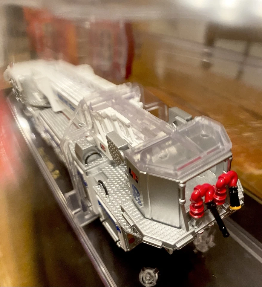 Code 3 Fort Worth American Lafrance LTI Mid-Mount Tower Ladder 8 #12746 1/64 - Image 4 of 4