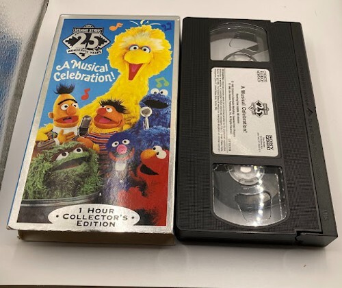 Christmas Eve on Sesame Street VHS Tape with Sleeve - Picture 6 of 6