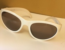 Vintage Kenneth Cole Reaction KC1123 Sunglasses Beige Cat Eye Frames