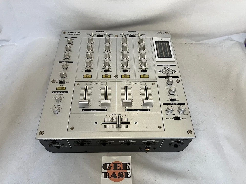 TECHNICS SH-MZ1200-S Silver Professional DJ Mixer 4-channel Digital 1200 F/S - Image 2 of 4
