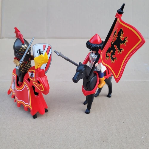 Playmobil Red Black Griffin Knights Clan Horses Weapons Armor Figures Scene VTG