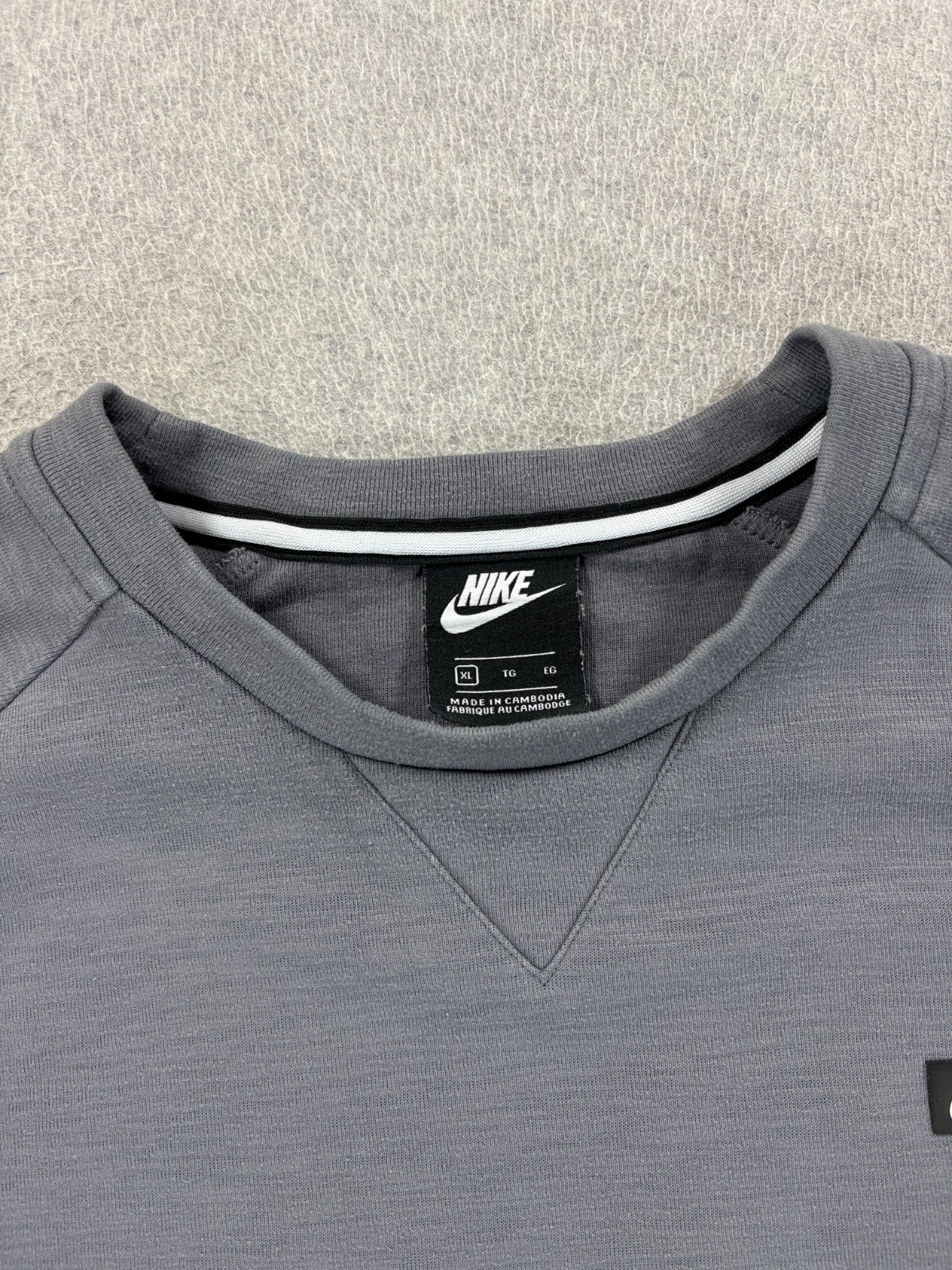 Nike Classic Solid Midweight Stitched Logo Crew S… - image 3