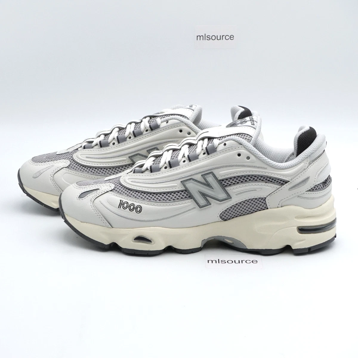 New Balance White and Black Sneakers Size 10.5 Men\'s Used Gread Condition. New Balance 860V15 (Men main image 4