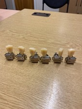 Gibson Deluxe Tuners 3 × 3Kluson Style with Bolt Bushing (Nickel, Yellow Key)