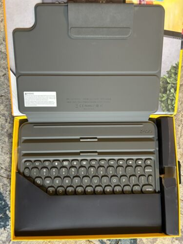 iPad KeyZAGG Pro Keys Wireless Keyboard and Detachable Case for 11-inch iPad Pro - Picture 2 of 3