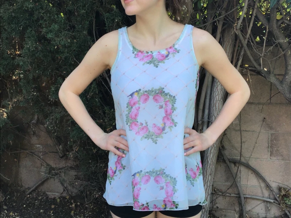 BLUSA TOP MONNALISA CHIC NIÑAS AUTÉNTICA SEDOSA MULTICOLOR CON RIFAS TALLA. S/M Foto 4 de 4