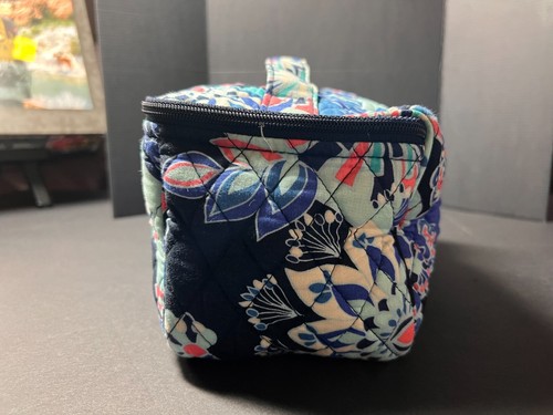 "USED"Vera Bradley-Train Case-Lotus Flower Swirl-Great for Cosmetic/Jewelry Case - Picture 2 of 7