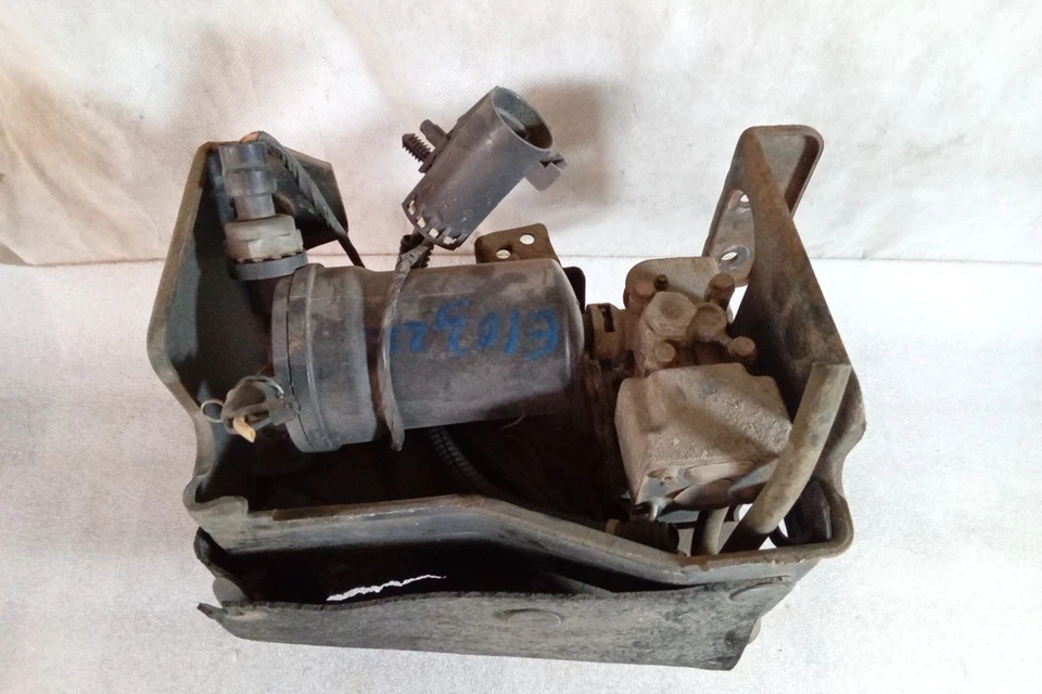 GMC Yukon 2006 6,0 L AWD suspensión compresor de aire OEM LKQ Foto 2 de 4