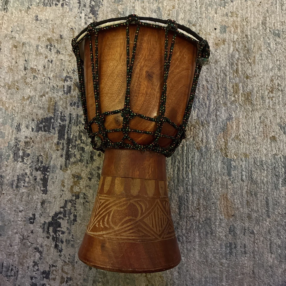 Cuerda cubierta con piel de tambor africano Djembe afinada Foto 3 de 4