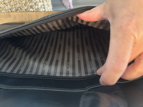 TUMI 100% Leather Black Laptop Crossbody Bag NWOT - Bild 8 von 15