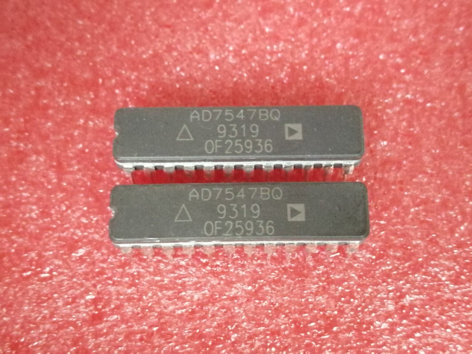 MAX552 3V/ 5V, 12-Bit, Serial, Multiplying DACs In 10-Pin &micro;MAX Package