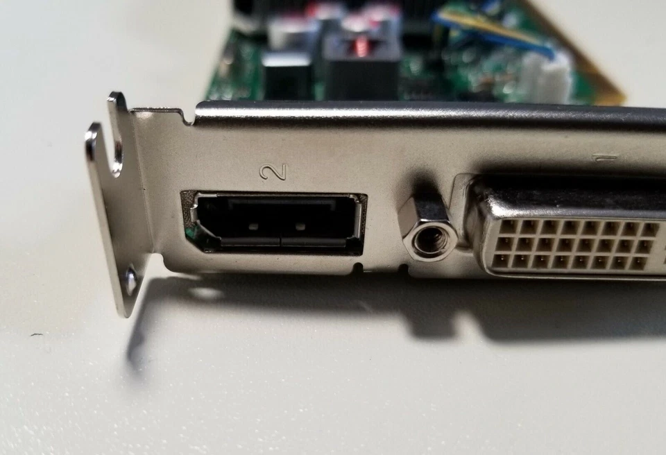 NVIDIA Quadro 600 K600 - 1GB DDR3 SDRAM PCI Express x16 Graphics - Image 3 of 4