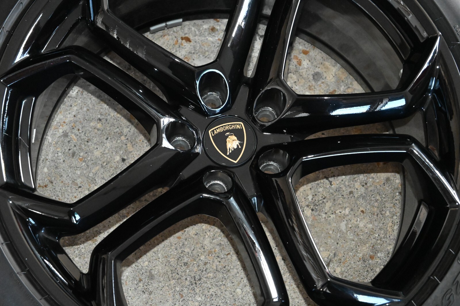 2012 and up. Lamborghini Aventator OEM Stock wheels 4LP700 LP LP720 Speedline