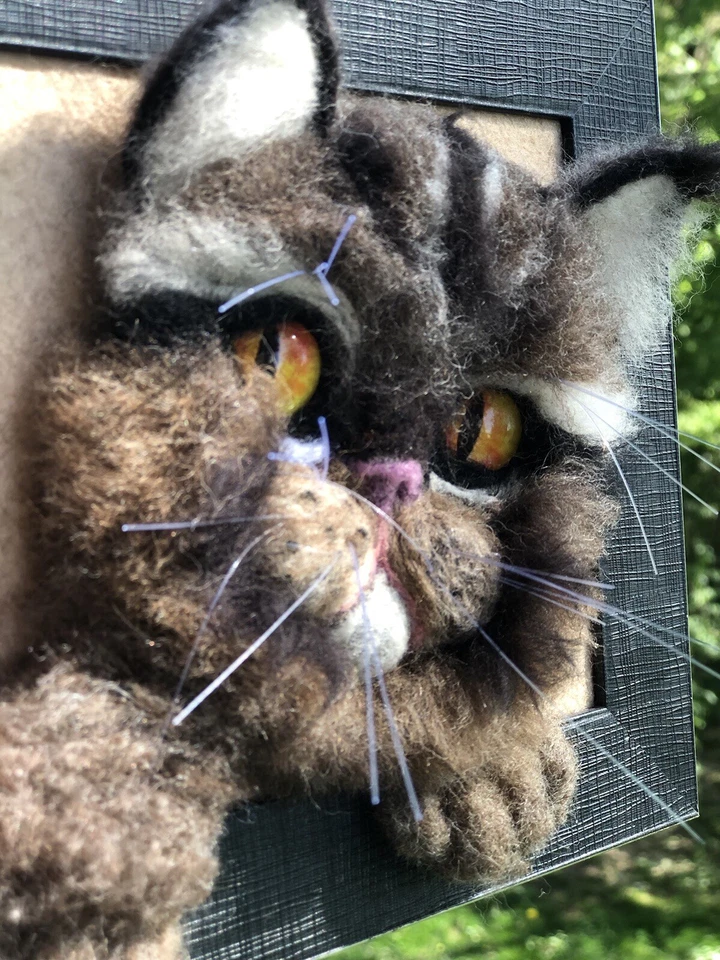 Retrato volumétrico 3D de un gato, realista. Arte de lana merino de fieltro. Solo uno Foto 2 de 2