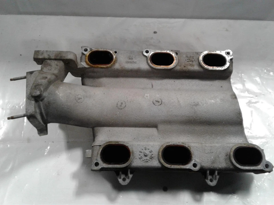 Used Upper Engine Intake Manifold fits: 2004 Chevrolet Malibu 3.5L upper Upper G Foto 2 de 4