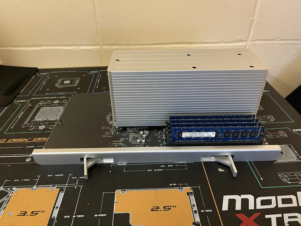 2010 Mac Pro 5,1 CPU Tray With Intel Xeon W3530 And 8 Gigs Of RAM - Image 2 of 4