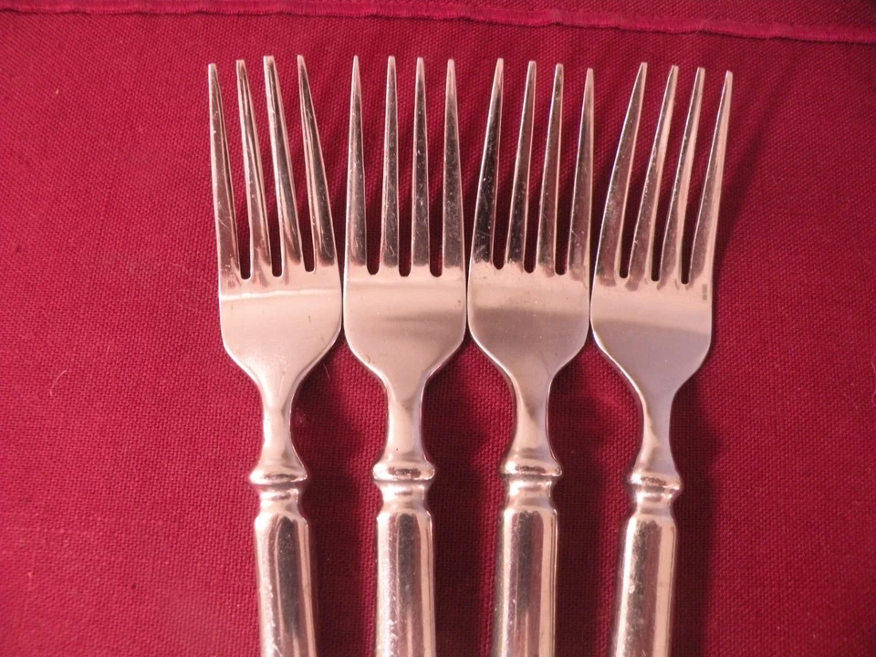 Juego de 4 tenedores de ensalada EMPIRE Martha Stewart Essentials MSE acero inoxidable 7 1/4" Foto 2 de 4