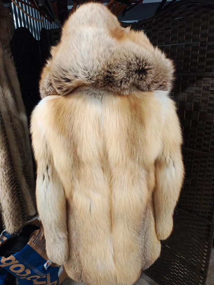 CHAQUETA ABRIGO PARKA PIEL DE ZORRO ISLA DORADA NUEVO SIN ETIQUETAS, CAPUCHA PROFUNDA. PIELES GRUESAS SUAVES. TALLA MEDIANA. Foto 4 de 4