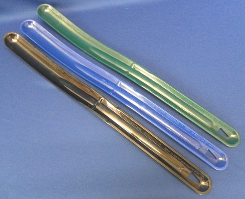 Pferde Schweißschaber verschiedene Farben in Kunststoff - Bild 1 von 9