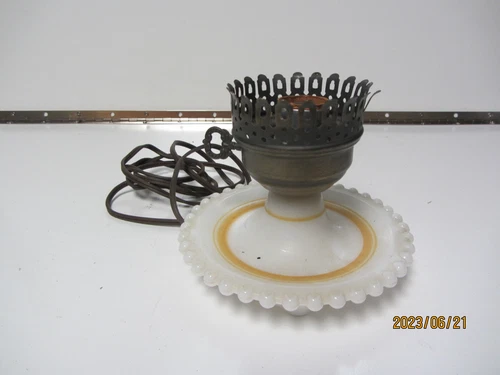 VINTAGE HOBNAIL WHITE MILK GLASS SMALL TABLE LAMP