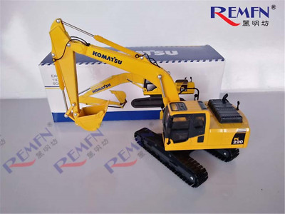 1/43 Komatsu PC220-8 Hydraulic Excavator with Metal Track Diecast Model
