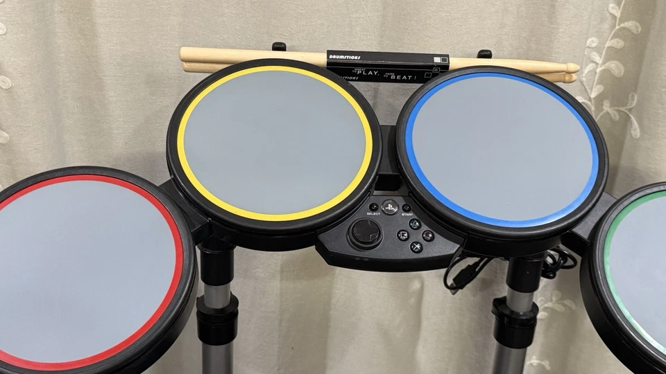 PS3 Rock Band Juego de Batería PAQUETE Lote Batería Guitarra con Micrófono Dongle y 4 Juegos Foto 3 de 4