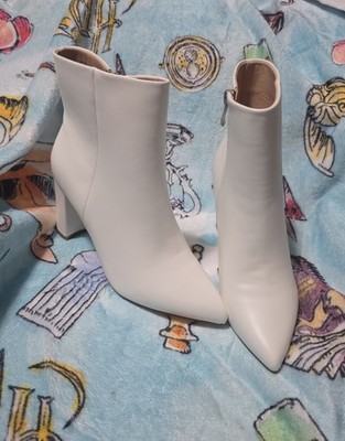 Dream Paris White Pointed Toe Ankle Booties