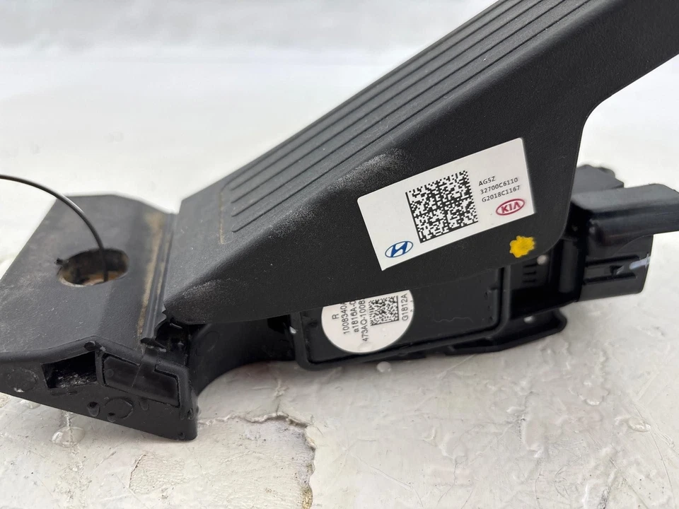 Pedal acelerador de gasolina Kia Sorento 2016-2020 OEM 32700-C6110 Foto 2 de 4