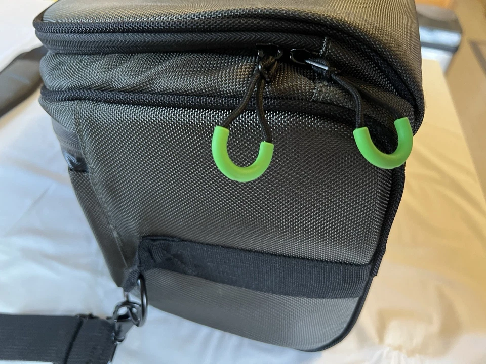 Arco CS-V15G Camcorder Shoulder Bag S/M Camcorder Max 15” Weather Res MSRP $200 - Image 3 of 4