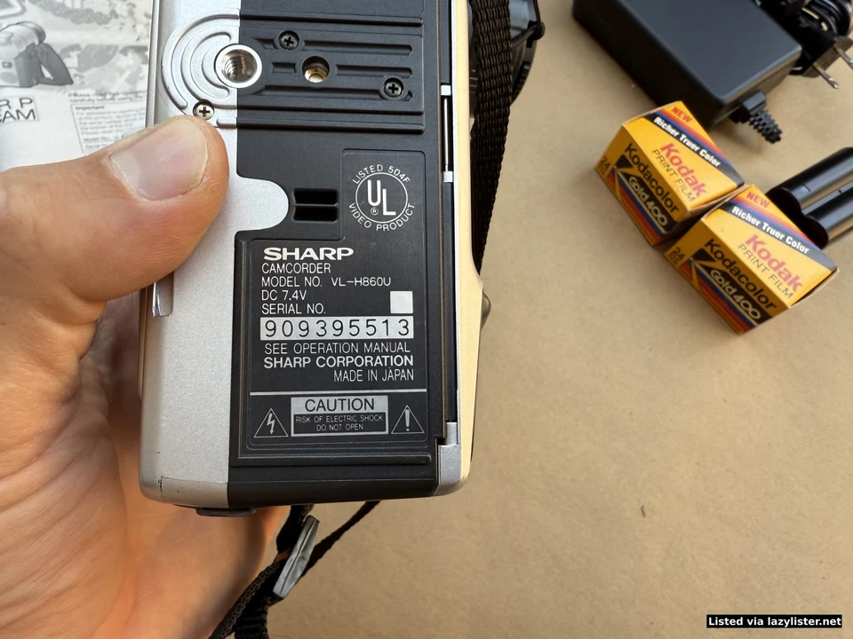 Videocámara Sharp Viewcam VL-H860U con bolsa, adaptador de corriente, cables y nueva película Kodak Foto 3 de 3