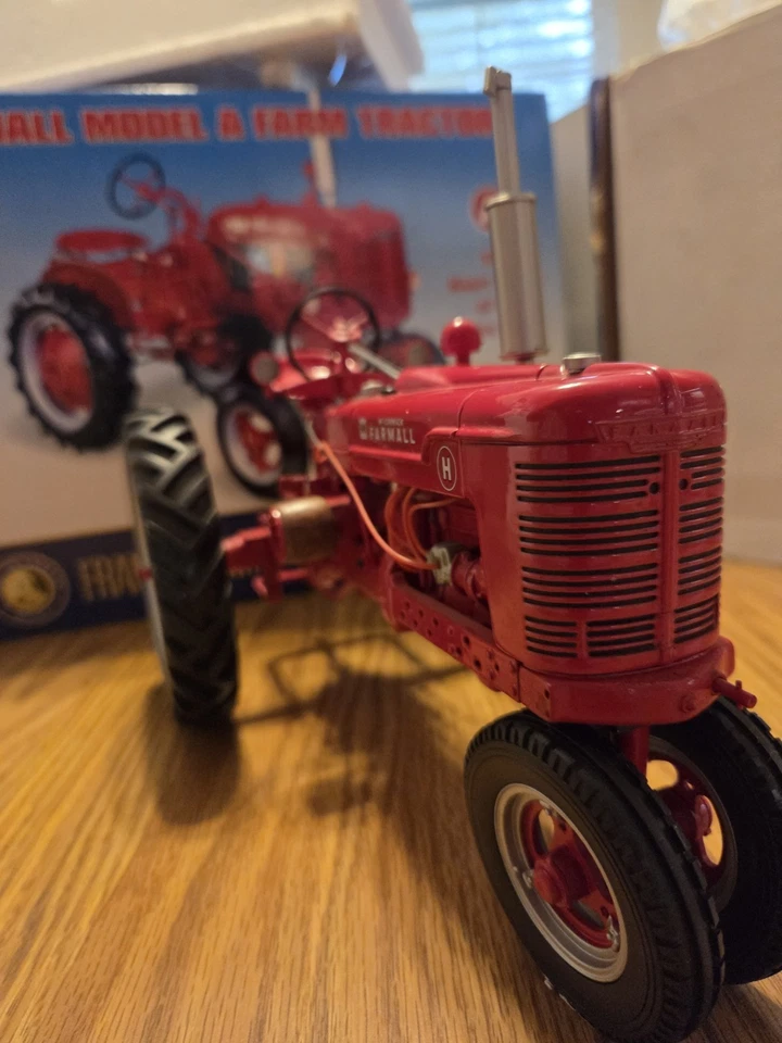 Precision Die-Cast Model IH Farmall H Tractor from Franklin Mint - Image 4 of 4