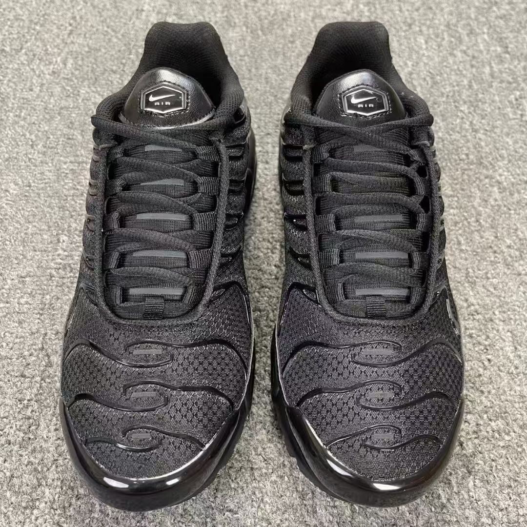 靴 Nike Air Max Plus Triple Black Air Max Plus Triple Black – YankeeKicks Online