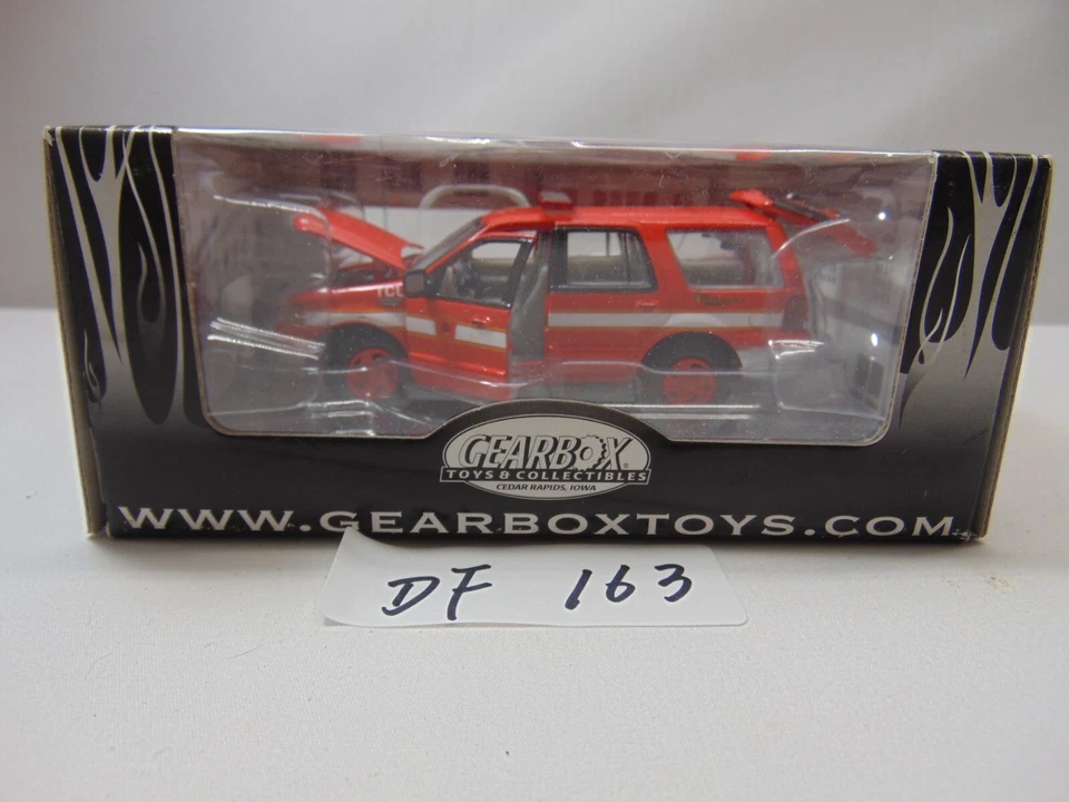 GEARBOX 1/43 BOSTON FIRE TCU FIRE DEPT. FORD EXPEDITION NEW MODEL CUSTOM 2006 - Image 2 of 4