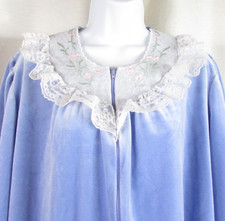 Vintage Anne Leslie Long Velour Robe House Coat Size M Zip Lace Modest Pocket