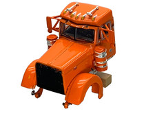 1/64 DCP REPUESTOS NARANJA PETERBILT 379 CABINA CORTA CON GUARDABARROS