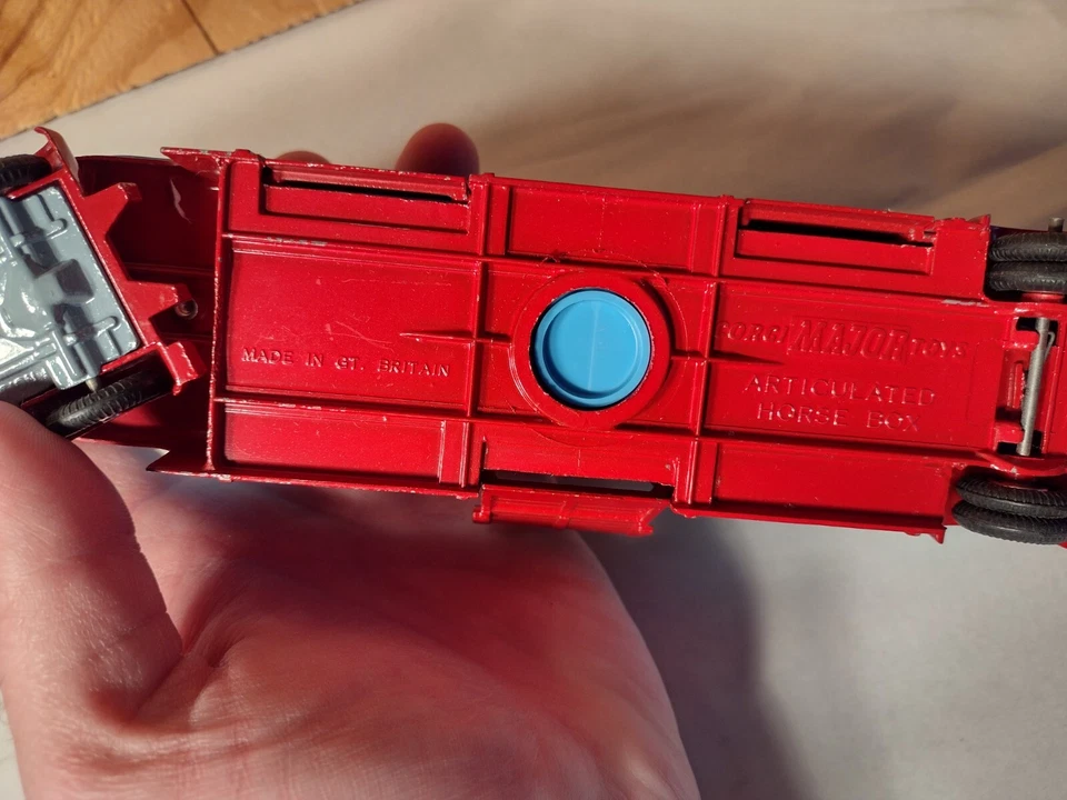 Sale! Corgi Major Toys. Articulated Chipperfield’s Circus Horse Box and Semi - Image 2 of 4