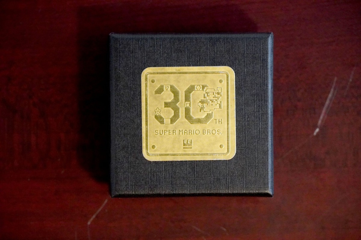 Nintendo Super Mario Bros 30th Anniversary Gold Pin E3 Collector