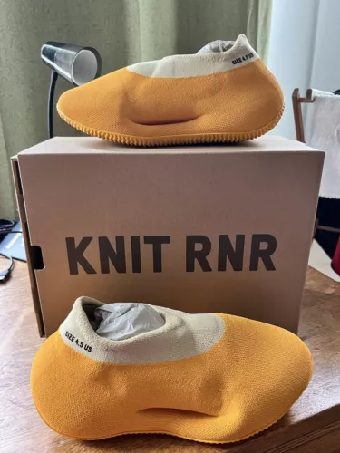 Adidas Yeezy Knit RNR Sulfur/GW5353 - Size 4.5 (DS)