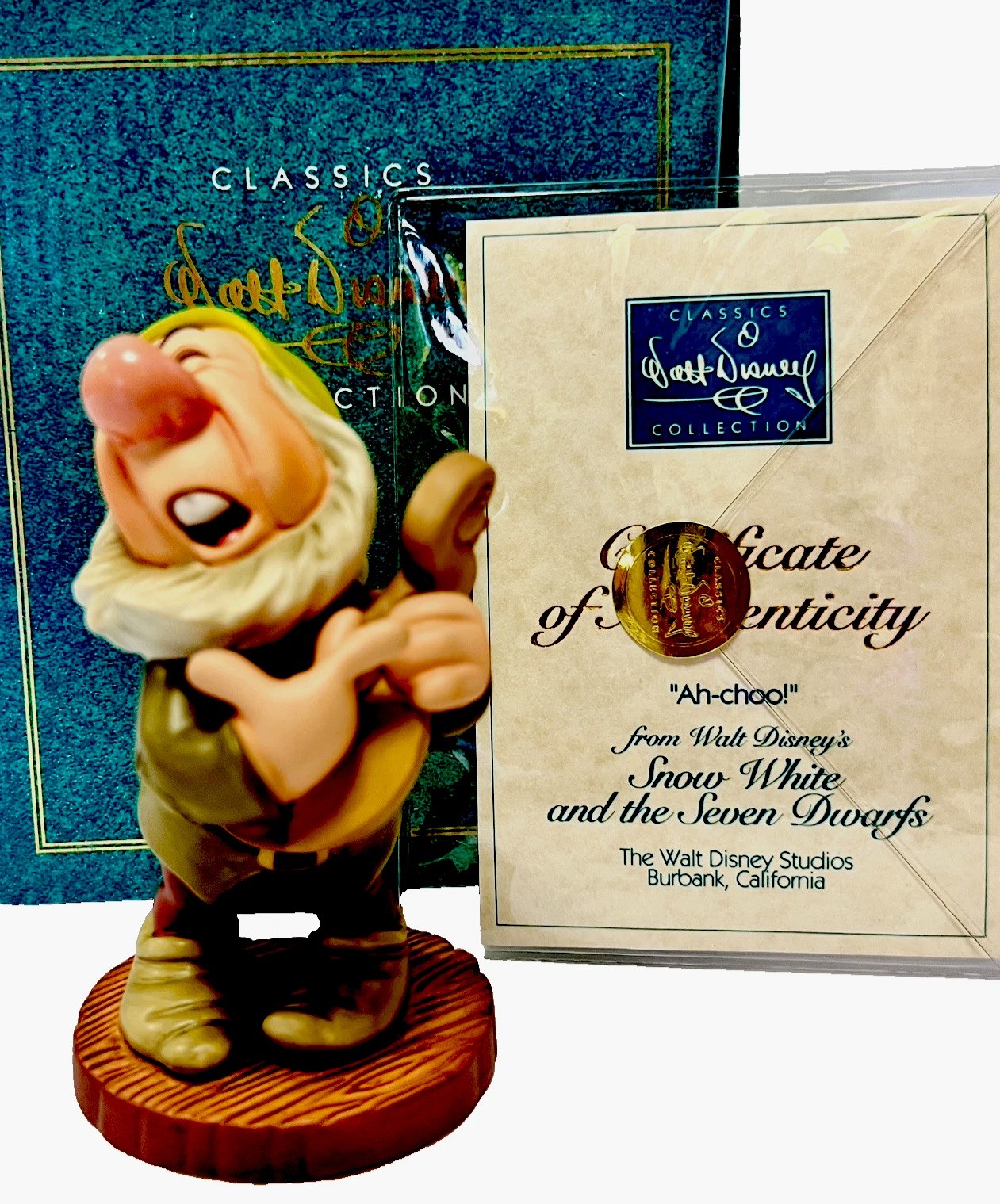 Disney Sneezy Snow White & the Seven Dwarfs Ah-choo Sneezy Figurine NEW BOX COA
