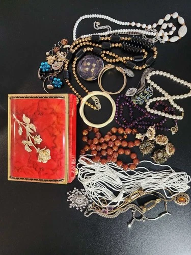 Vintage costume jewelry lot 30 pcs in beautiful England box