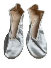 NOS NEW BALLET SLIPPERS DANCE SHOES Satin VINTAGE White Child Size 4 1/2