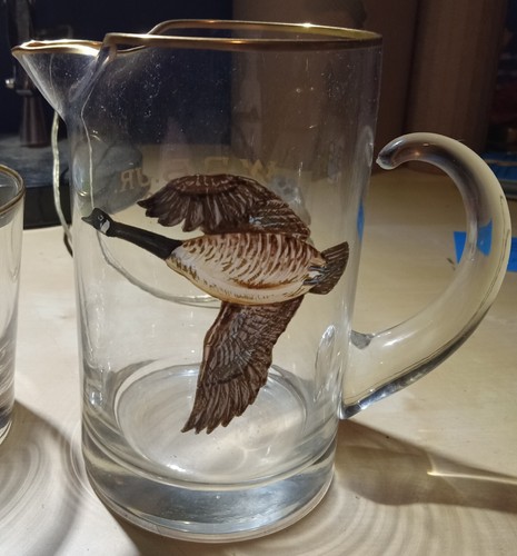 1969 Glass Pitcher And 2 Drinking Glasses With Flying Duck Gold Rim - Picture 2 of 7